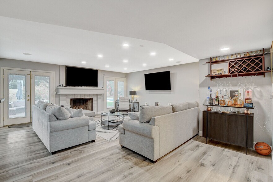 Building Photo - 2224 Lucerne Ct