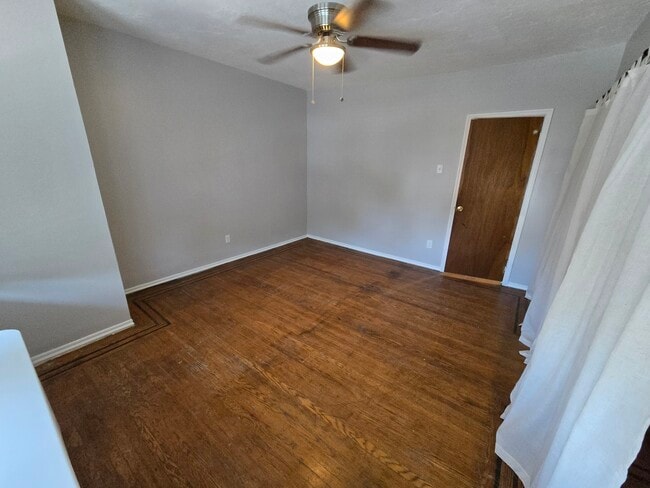 Building Photo - 1353 Dyre St
