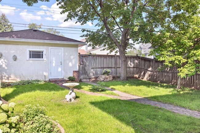 Building Photo - 4542 Grand Ave S