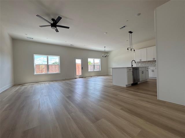 Building Photo - 4444 Fatima Dr