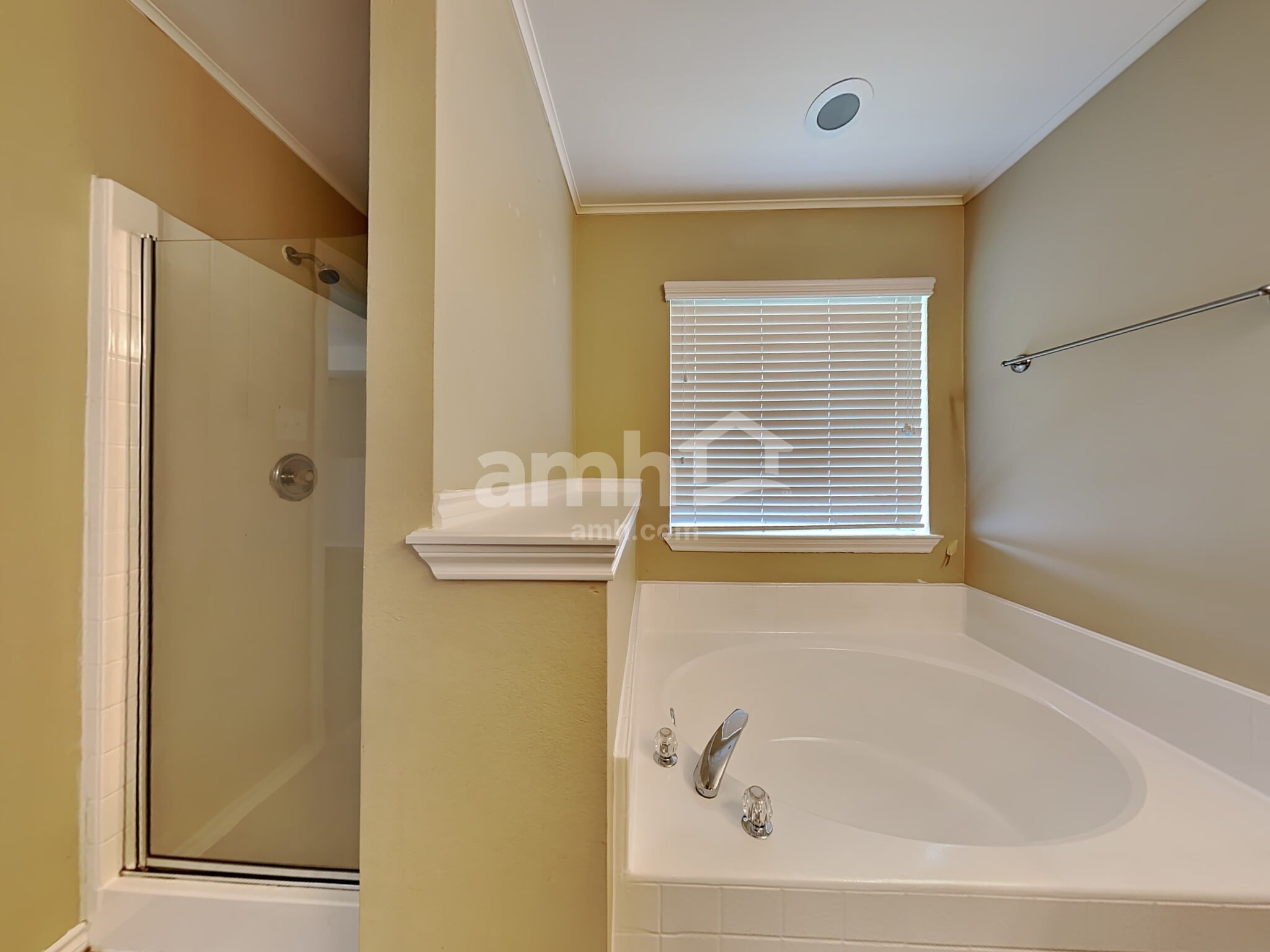 Building Photo - 5700 Creekway Dr
