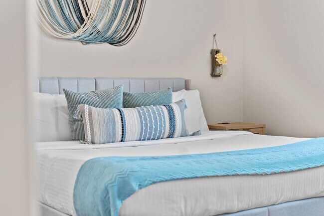 Building Photo - 711 W Broadway Rd