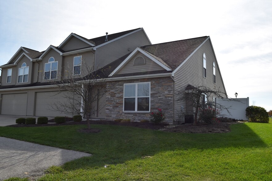 Building Photo - 10039 Oak Trail Rd