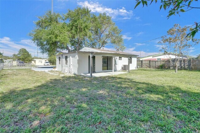 Building Photo - 136 Miami Gardens Rd