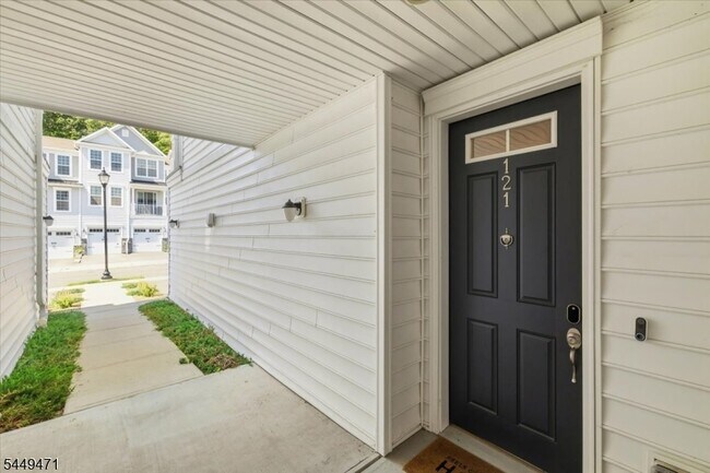 Building Photo - 121 Sequoia Dr