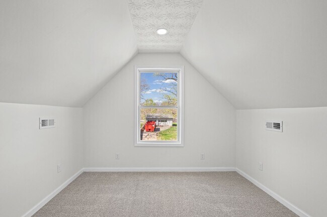 Building Photo - COMPLETELY RENOVATED 4BR HOME - MOVE-IN SPECIAL