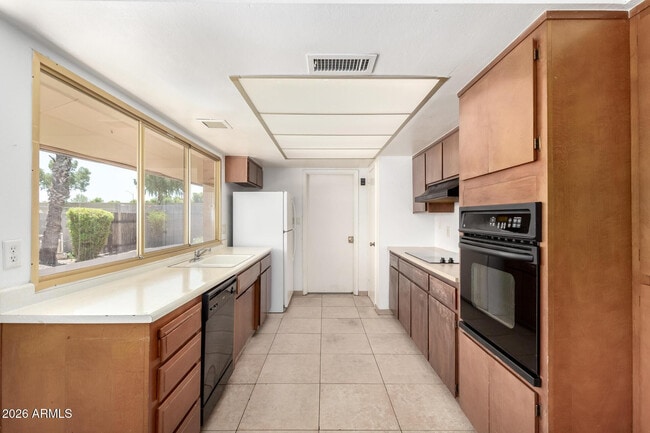 Building Photo - 4013 S Hazelton Ln