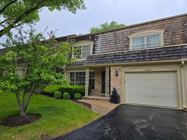Primary Photo - 2S663 Ave Normandy E