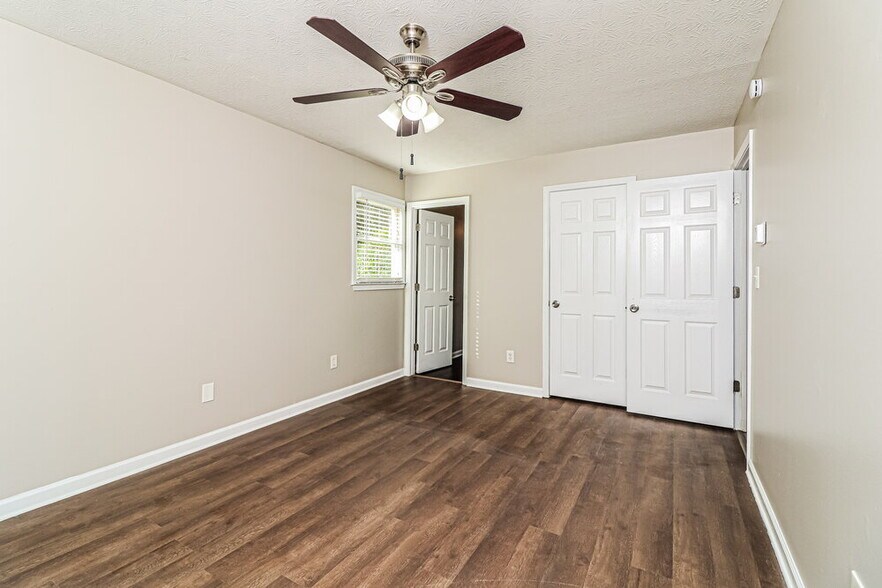 Building Photo - 109 Aztec Way SE