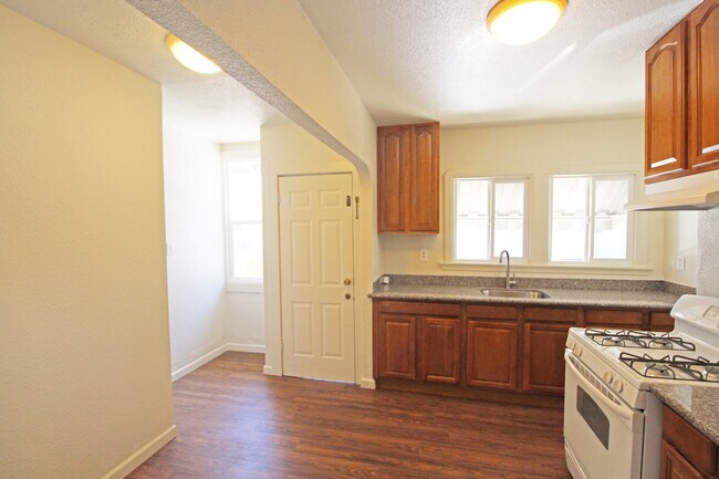 Building Photo - 1920-1920 Crosby Ave