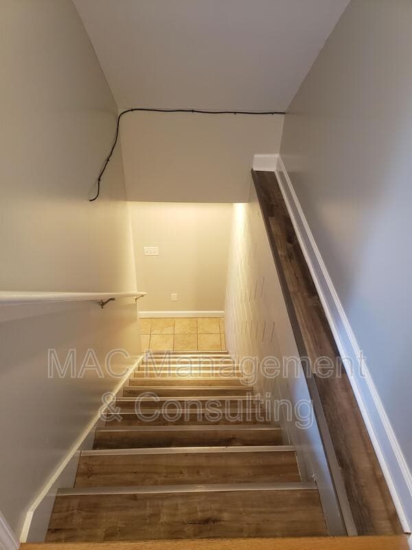 Building Photo - 1028 Nottingham Dr