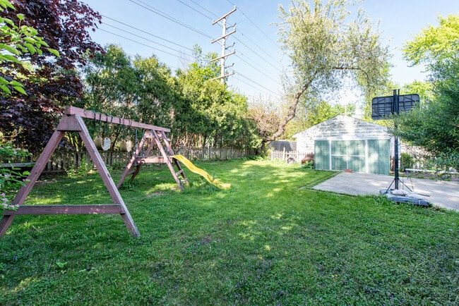 Building Photo - 354 Heather Ave