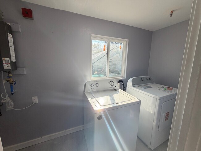 Building Photo - 2136 Ridgeway St