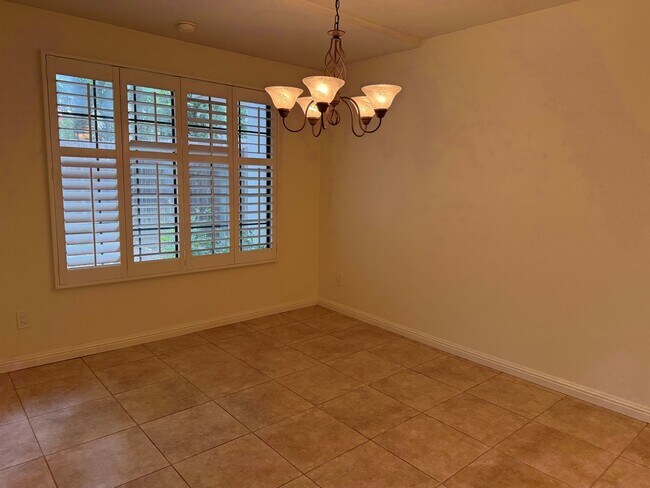 Building Photo - Three bedroom two and a half bath Condo