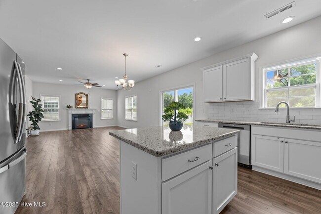 Building Photo - 828 Knoll Cir
