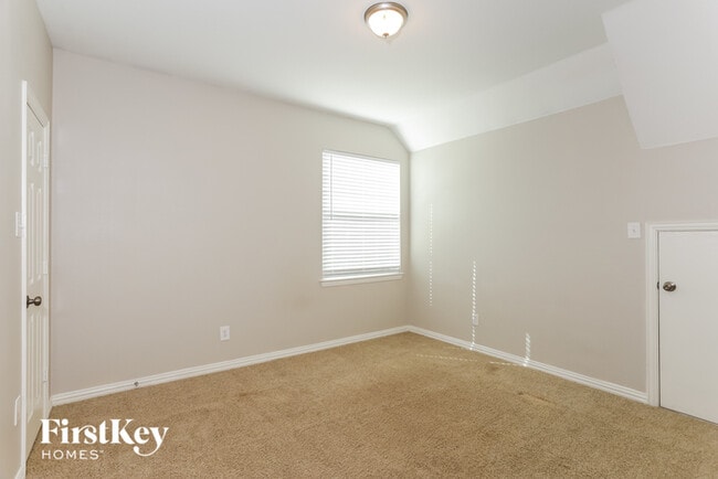 Building Photo - 6812 Briarwood Dr