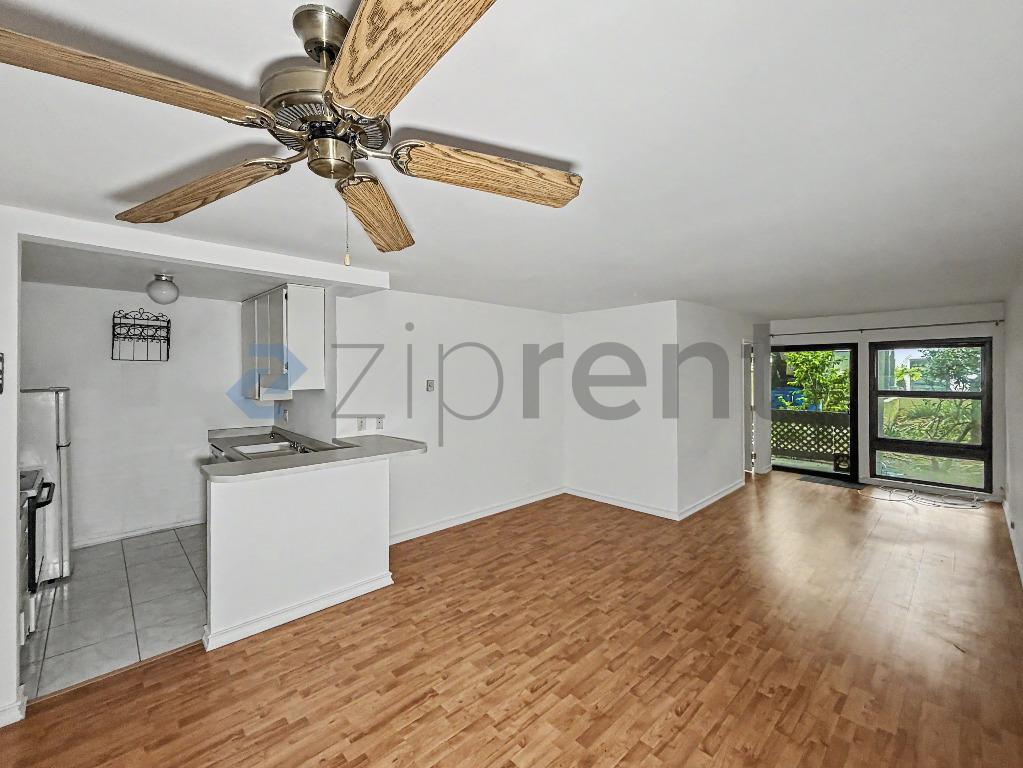Building Photo - Unit H1030