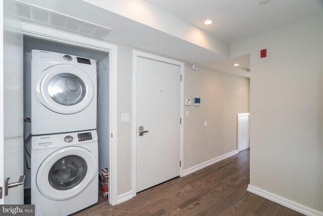 Building Photo - 1436 Clymer St