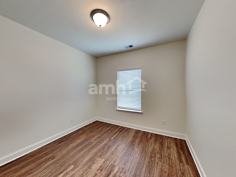 Building Photo - 8110 Brookbend Dr