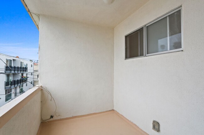 Interior Photo - 519 Idaho Ave