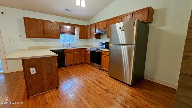 Building Photo - 830 Wood Creek Dr