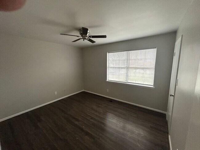 Building Photo - Cozy 2-Bedroom Home in a Prime Location / ...