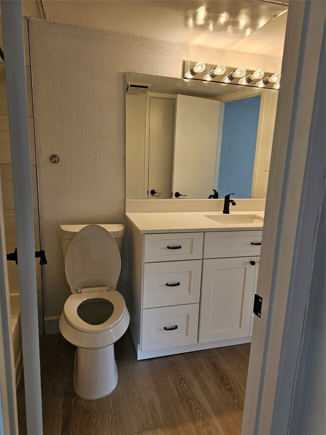 Building Photo - 2626 Holly Hall St