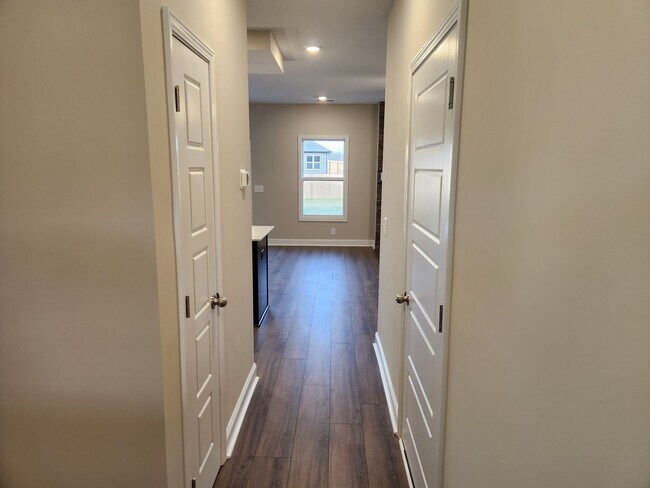 Building Photo - Welcome to Clarksville!