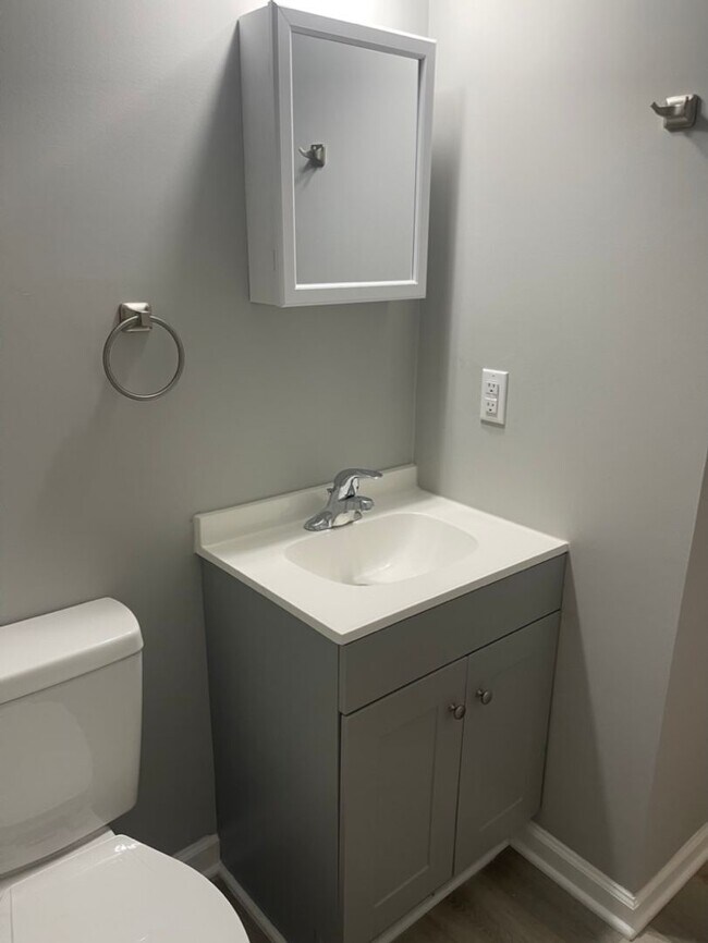 Building Photo - Fully Renovated Apartment Duplex Located in the Heart of Edgewood