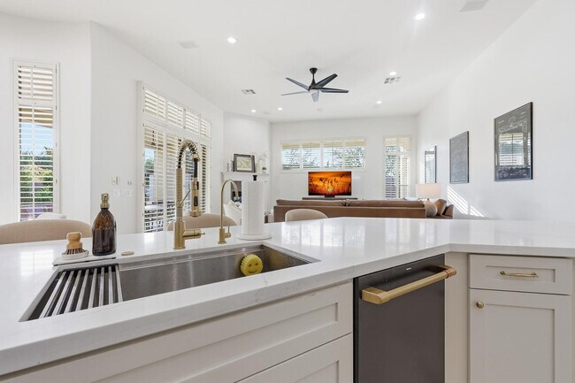 Building Photo - 6570 S Bogle Ave