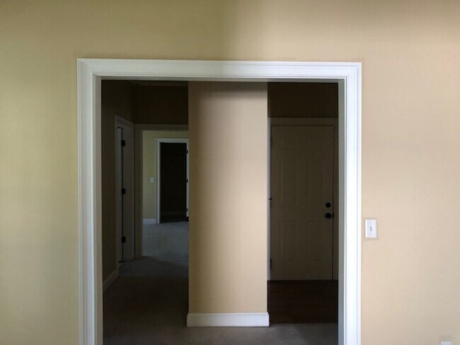 Building Photo - 237 Dogwood Cir