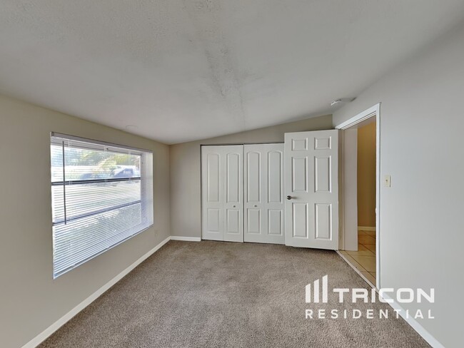 Building Photo - 2869 Webley Dr NE