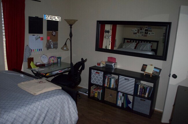 Building Photo - AUGUST PRE-LEASE!  Spacious 4 Bedroom 2 Bathroom Home CLOSE TO CAMPUS