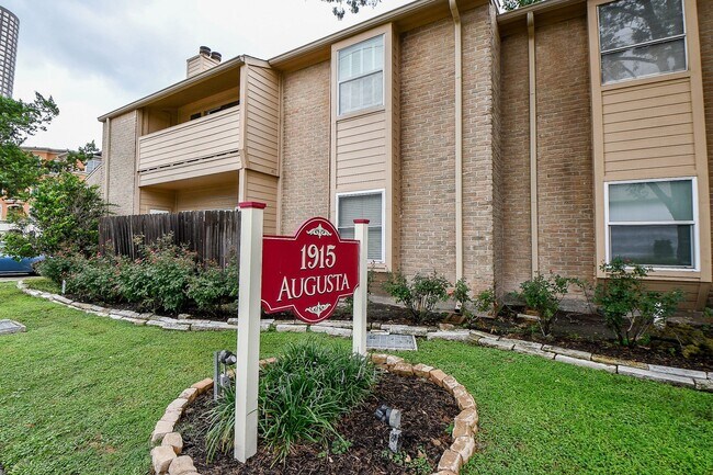 Building Photo - 1915 Augusta Dr