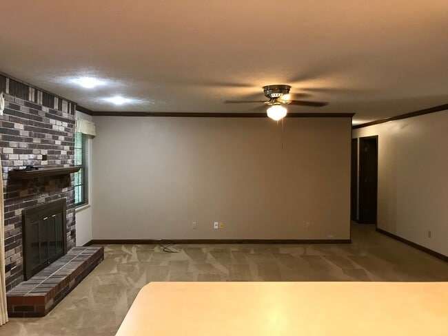 Building Photo - Prime location!  Award winning Oak Ridge Schools