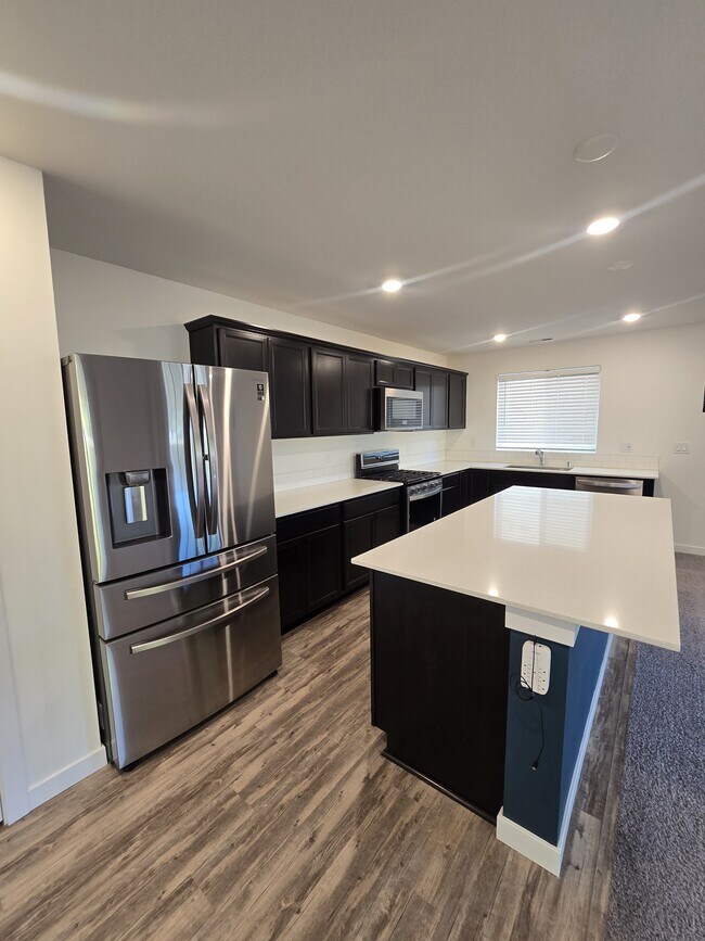 Building Photo - 903 Vine Maple Dr SE
