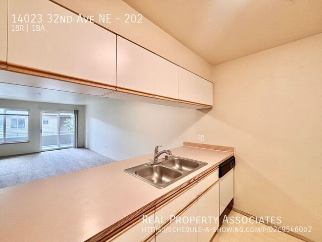 Building Photo - 14023 32nd Ave NE