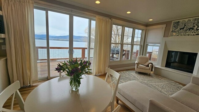 Building Photo - Fully Furnished House plus Mother-in-law suite - Lake Views & Access - Winter Rental Only