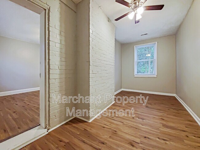 Building Photo - 4 Brookforest Dr