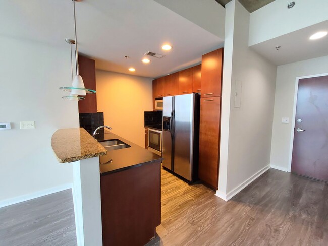 Building Photo - Spacious 1 Bedroom Condo at REALM Buckhead