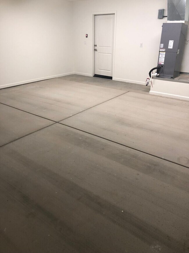 Building Photo - 2381 South Dr