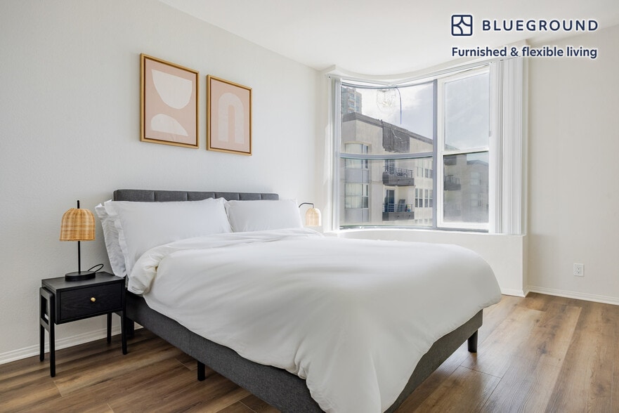 Building Photo - 13603 Marina Pointe Dr