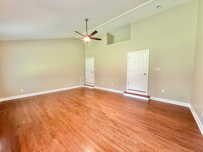 Building Photo - Newly Remodeled Ranch-Style 4BD, 3.5BA Ral...