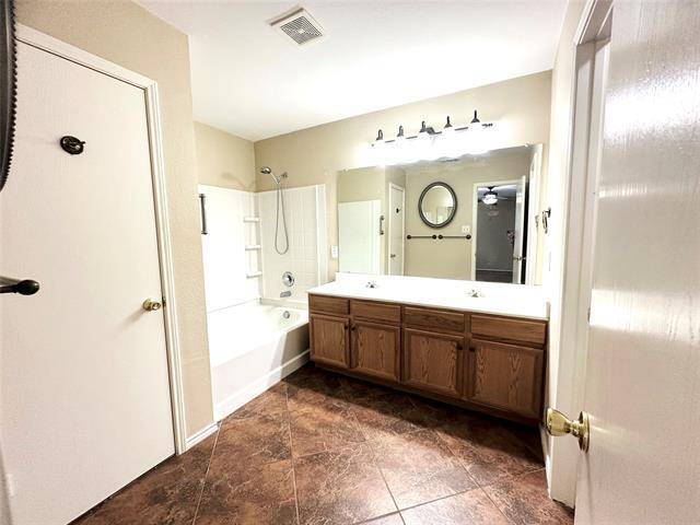 Building Photo - 809 Essex Dr