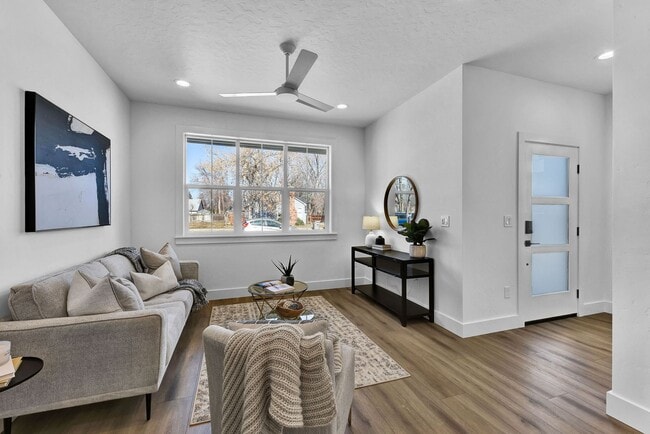 Building Photo - Modern Comfort & Rustic Charm in Prime Boi...