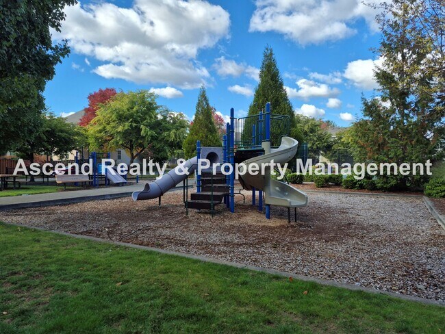 Building Photo - Available Immediately Minutes to Orenco Sh...