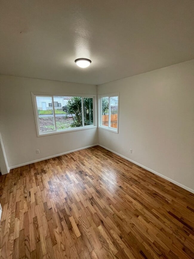 Building Photo - AVAILABLE NOW!!! Spacious 2bd/1ba House w/...