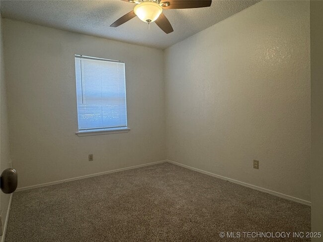 Building Photo - 13786 S Hickory St