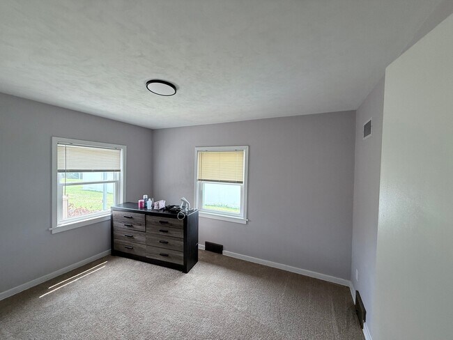 Building Photo - 1830 Laubach Ave