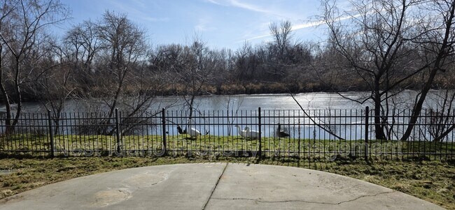 Building Photo - 157 E Murtaugh Lake Dr